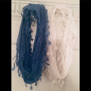 Lightweight infinity scarves